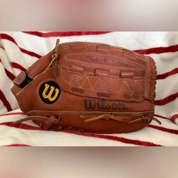 EUC, WILSON BASEBALL / SOFTBALL GLOVE. R-throw. - Picture 4 of 16